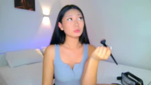 Layla online show from 04/17/26, 08:17