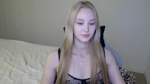 LaylaPretty001 online show from 10/17/25, 04:48