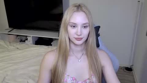 LaylaPretty001 online show from 03/02/26, 07:15
