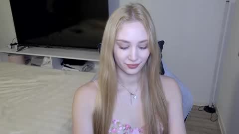 LaylaPretty001 online show from 03/09/26, 05:22