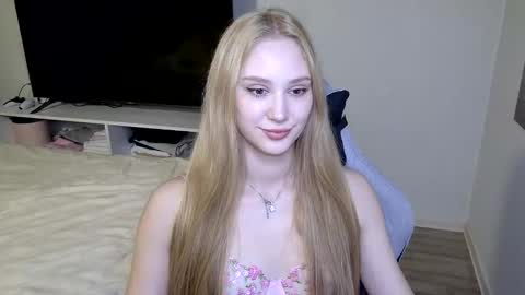 LaylaPretty001 online show from 03/13/26, 07:04
