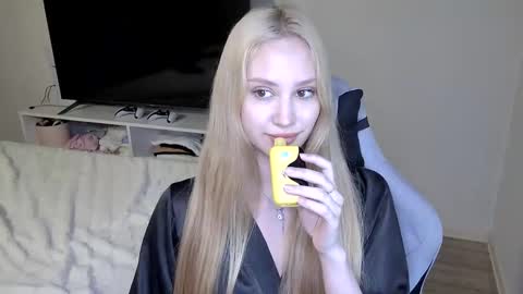 Snapshot of laylapretty001 chatting on 06/05/26, 04:52 LaylaPretty001 online show from 06/05/26, 04:52