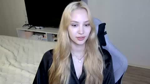 Snapshot of laylapretty001 chatting on 06/22/26, 05:04 LaylaPretty001 online show from 06/22/26, 05:04