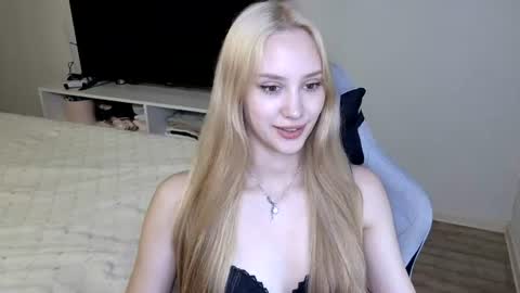 Snapshot of laylapretty001 chatting on 07/08/26, 05:01 LaylaPretty001 online show from 07/08/26, 05:01