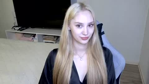 Snapshot of laylapretty001 chatting on 07/13/26, 04:15 LaylaPretty001 online show from 07/13/26, 04:15