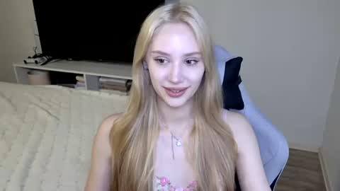 Snapshot of laylapretty001 chatting on 07/14/26, 04:17 LaylaPretty001 online show from 07/14/26, 04:17