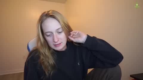 Snapshot of laylas_universe chatting on 11/19/25, 06:13 Layla Universe online show from 11/19/25, 06:13