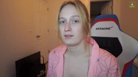 Snapshot of laylas_universe chatting on 11/26/25, 05:08 Layla Universe online show from 11/26/25, 05:08