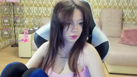 Snapshot of laylaura chatting on 05/17/26, 10:33 laylaura online show from 05/17/26, 10:33