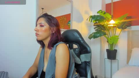 Snapshot of laylax_ chatting on 04/16/26, 12:06 L A Y L A online show from 04/16/26, 12:06