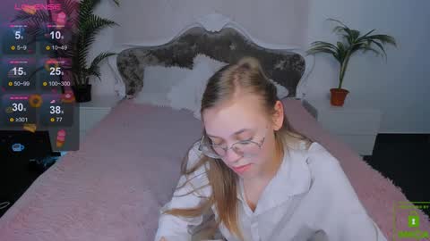 Snapshot of layriantavee chatting on 12/28/24, 12:56 layriantavee online show from 12/28/24, 12:56