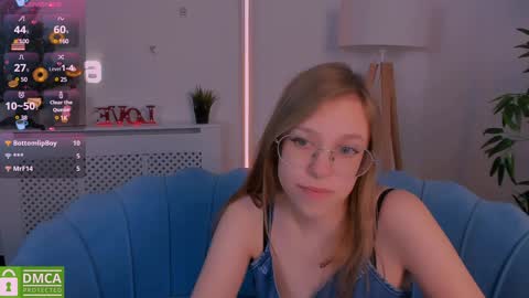 Snapshot of layriantavee chatting on 01/05/25, 01:04 layriantavee online show from 01/05/25, 01:04