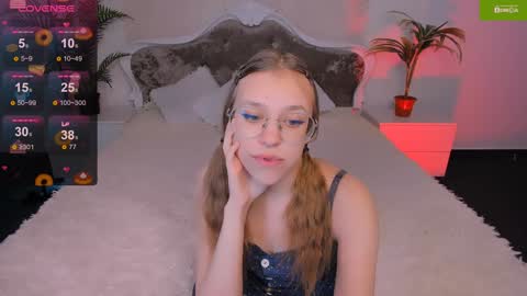 Snapshot of layriantavee chatting on 01/13/25, 07:43 layriantavee online show from 01/13/25, 07:43