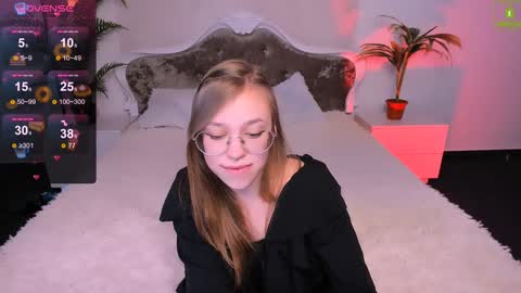 Snapshot of layriantavee chatting on 01/15/25, 10:17 layriantavee online show from 01/15/25, 10:17