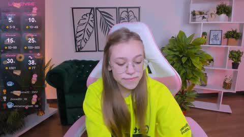 Snapshot of layriantavee chatting on 02/02/25, 01:19 layriantavee online show from 02/02/25, 01:19