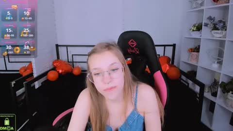 Snapshot of layriantavee chatting on 02/20/25, 10:05 layriantavee online show from 02/20/25, 10:05