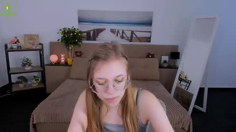 Snapshot of layriantavee chatting on 03/02/25, 01:05 layriantavee online show from 03/02/25, 01:05