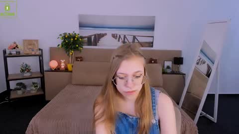 Snapshot of layriantavee chatting on 03/05/25, 06:54 layriantavee online show from 03/05/25, 06:54