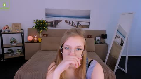 Snapshot of layriantavee chatting on 03/05/25, 10:00 layriantavee online show from 03/05/25, 10:00