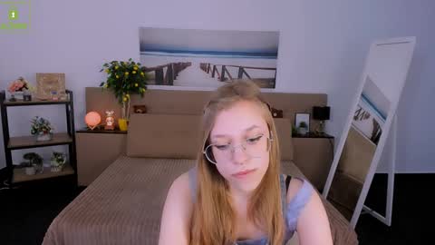 Snapshot of layriantavee chatting on 03/05/25, 01:17 layriantavee online show from 03/05/25, 01:17