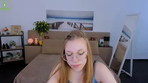 Snapshot of layriantavee chatting on 03/06/25, 10:20 layriantavee online show from 03/06/25, 10:20