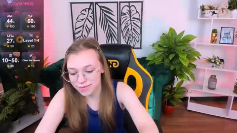 Snapshot of layriantavee chatting on 03/07/25, 07:30 layriantavee online show from 03/07/25, 07:30