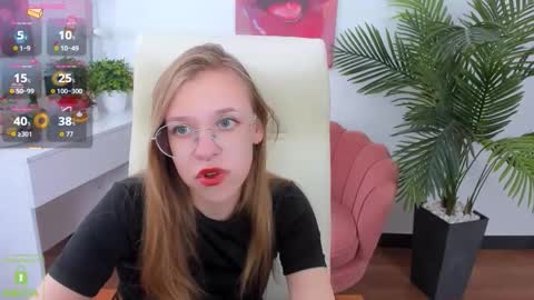 Snapshot of layriantavee chatting on 09/22/25, 06:15 layriantavee online show from 09/22/25, 06:15