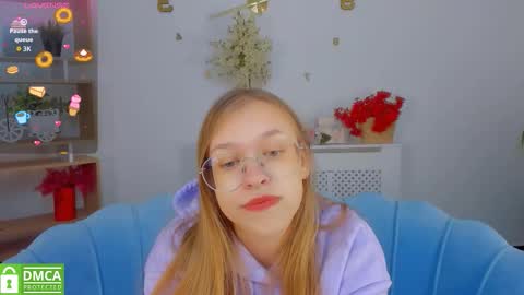 Snapshot of layriantavee chatting on 10/02/25, 06:20 layriantavee online show from 10/02/25, 06:20