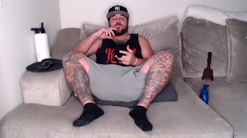 Snapshot of layzebigballs chatting on 02/18/25, 12:04 layzebigballs online show from 02/18/25, 12:04