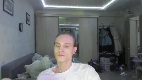 Snapshot of lazaret1k chatting on 03/10/26, 05:29 Vladi online show from 03/10/26, 05:29