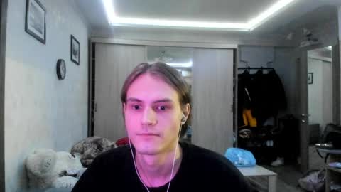 Snapshot of lazaret1k chatting on 04/11/26, 08:57 Vladi online show from 04/11/26, 08:57