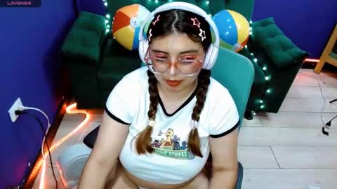 Snapshot of lcherryblossoml chatting on 09/18/25, 05:15 lcherryblossoml online show from 09/18/25, 05:15