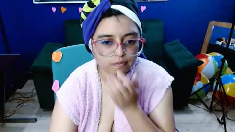 Snapshot of lcherryblossoml chatting on 10/14/25, 12:00 lcherryblossoml online show from 10/14/25, 12:00