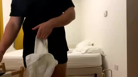 Snapshot of ldnboy94 chatting on 11/30/25, 03:21 ldnboy94 online show from 11/30/25, 03:21