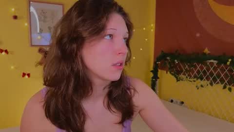 Snapshot of lea_belle_ chatting on 12/21/25, 04:25 Lea online show from 12/21/25, 04:25