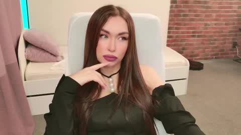 lea_loon online show from 10/13/25, 10:37