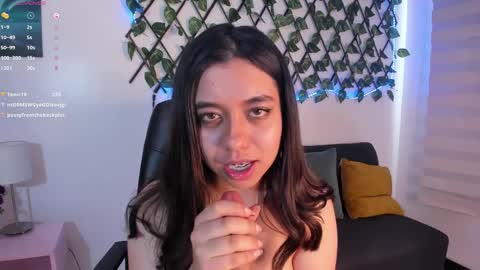 Snapshot of lea_velle chatting on 12/21/24, 06:12 Lea Velle online show from 12/21/24, 06:12