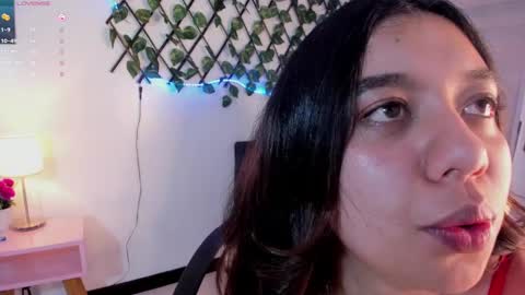 Snapshot of lea_velle chatting on 12/31/24, 03:55 Lea Velle online show from 12/31/24, 03:55