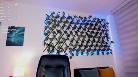 Snapshot of lea_velle chatting on 12/31/24, 10:01 Lea Velle online show from 12/31/24, 10:01