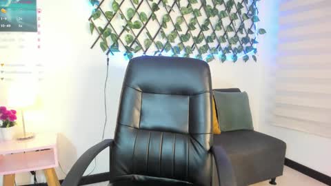 Snapshot of lea_velle chatting on 01/05/25, 03:53 Lea Velle online show from 01/05/25, 03:53