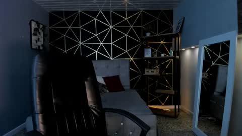 Snapshot of lea_velle chatting on 10/17/25, 04:15 Lea Velle online show from 10/17/25, 04:15