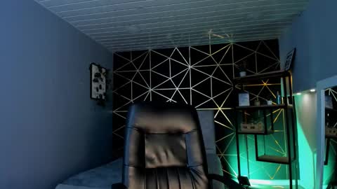 Snapshot of lea_velle chatting on 10/23/25, 04:23 Lea Velle online show from 10/23/25, 04:23