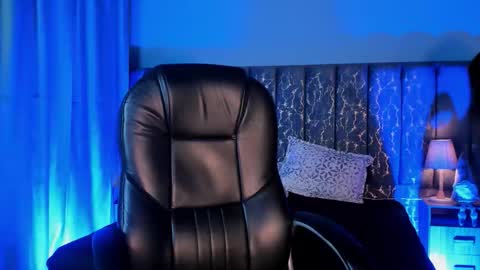 Snapshot of lea_velle chatting on 11/15/25, 04:21 Lea Velle online show from 11/15/25, 04:21