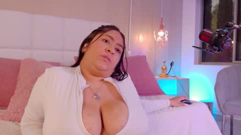 Leah online show from 10/06/25, 03:09