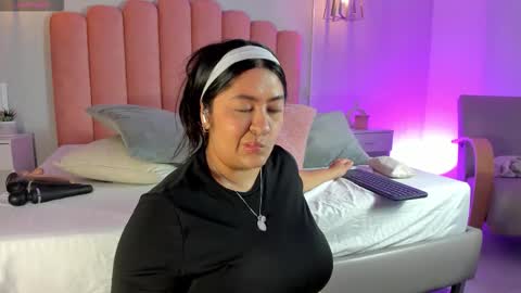 Leah online show from 11/24/25, 03:34