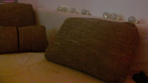 Snapshot of leah_brooks chatting on 04/01/26, 04:13 Dia online show from 04/01/26, 04:13