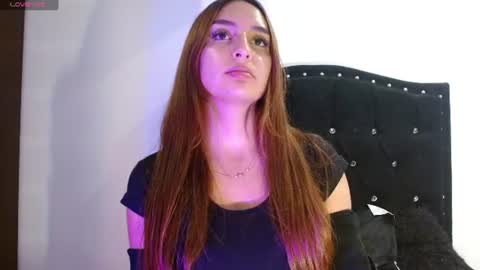 Snapshot of leah_moon11 chatting on 07/01/26, 12:01 leah_moon11 online show from 07/01/26, 12:01