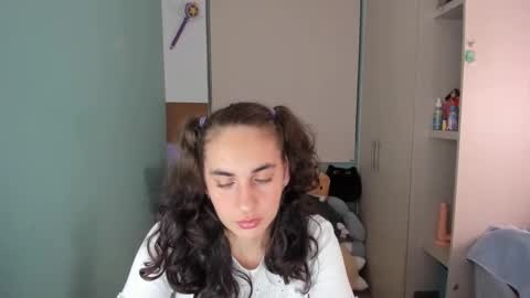 Snapshot of leah_sm chatting on 01/21/25, 02:54 Laura online show from 01/21/25, 02:54