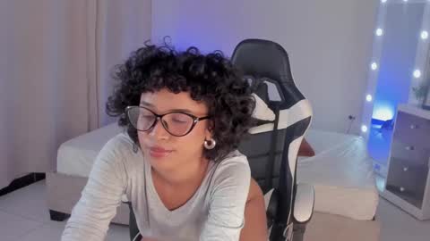 Snapshot of leahaltomm chatting on 02/12/25, 01:37 leahaltomm online show from 02/12/25, 01:37