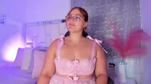 Snapshot of leahbarker chatting on 05/27/26, 02:08 Leah online show from 05/27/26, 02:08